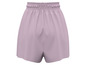 Lilafarbene Shorts mit elastischem Bund.