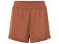 Braune Strickshorts.