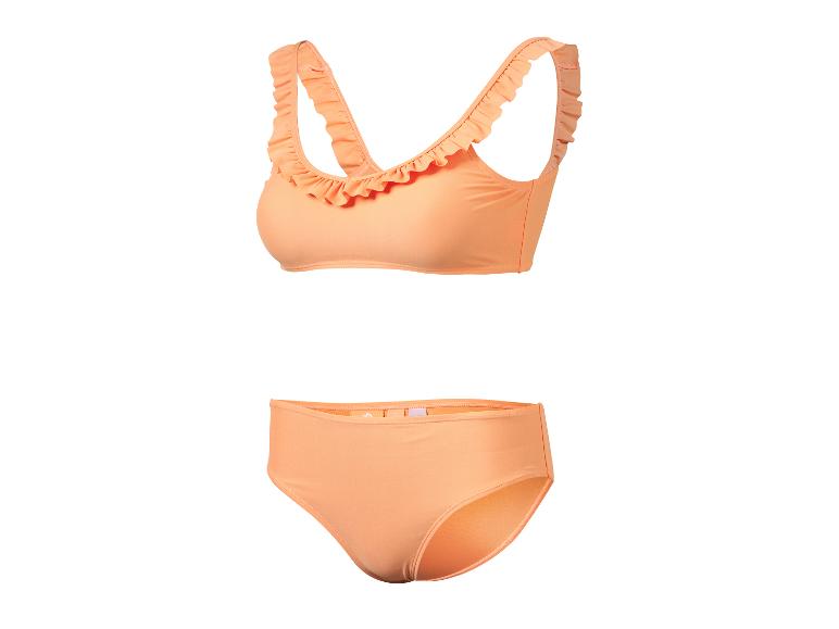 Pfirsichfarbener Bikini mit Rüschenträgern und hoch geschnittener Hose.