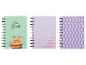 Drei Spiralnotizbücher: ein grünes mit einer Biene und 'Bee Yourself', ein lila mit 'Do What Make You Happy' und ein lila mit Wellenmuster und 'Notebook'.