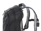 Ein schwarzer Rucksack mit integriertem Trinksystem.