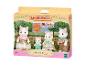 Sylvanian Families Latte Katzenfamilie mit vier Figuren und Zubehör in bunter Verpackung.