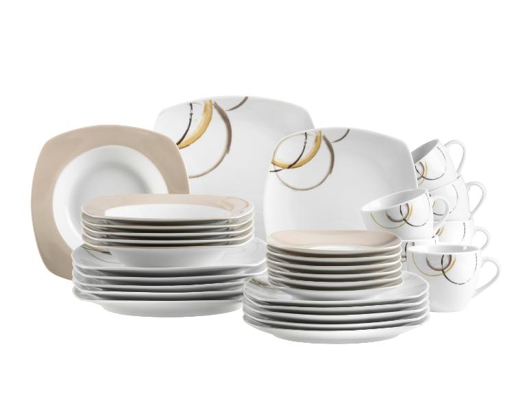 Geschirrset aus weißem Porzellan mit beigen und braunen Akzenten, bestehend aus Tellern und Tassen.