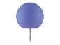 Blauer Golfball mit Tee
