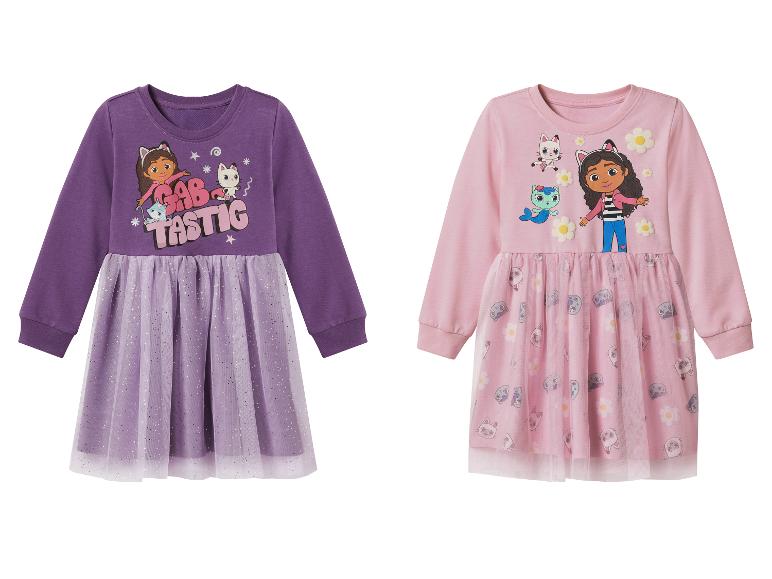 Zwei Gabby's Dollhouse Mädchenkleider: ein lila und ein rosa.