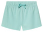 Hellblaue Shorts mit Kordelzug.