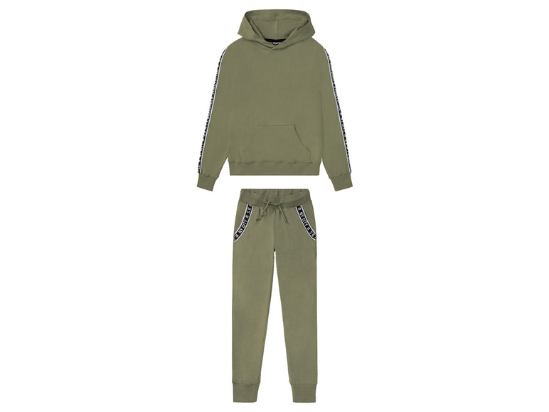 Grüner Hoodie und Jogginghose mit #NIGHT #STAY Druck.