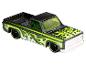 Ein schwarzer Hot Wheels Pick-up mit grünen Flammen