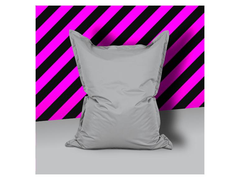 Ein grauer Sitzsack vor einem pink-schwarzen Hintergrund.