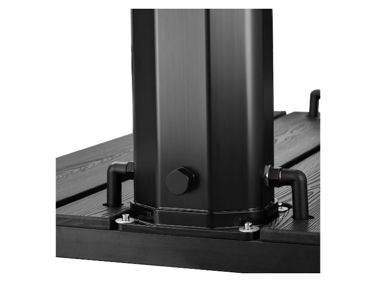 Nahaufnahme einer schwarzen Außenduschbasis mit Mittelsäule und Wasseranschlüssen.