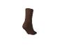 Ein einzelner brauner Socken auf weißem Hintergrund.
