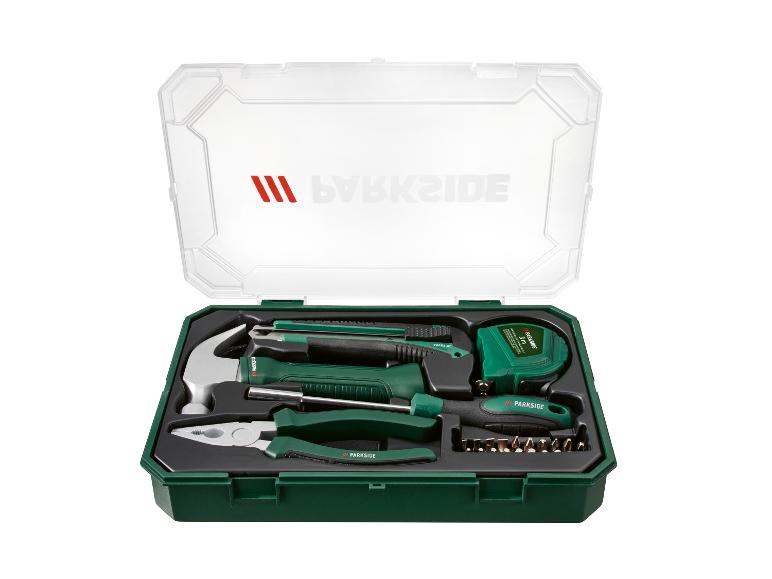 Werkzeugset in grüner Box, inklusive Hammer, 3m Maßband, Schraubendreher und Bits.