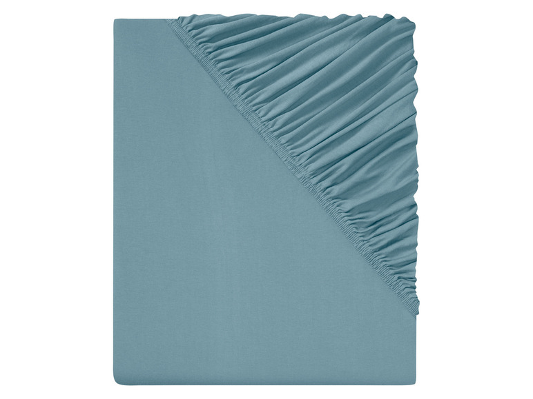 Ein hellblaues Spannbettlaken.