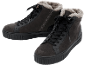 Zwei schwarze, gefütterte High-Top-Sneaker mit Schnürsenkeln und Reißverschluss.