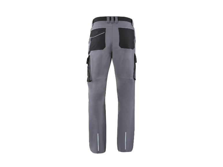 Herren-Arbeitshose in Grau mit schwarzen Taschen und reflektierenden Details, Rückansicht.