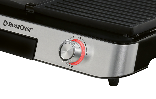 Nahaufnahme der wendbaren Grillplatten, die eine geriffelte und eine glatte Oberfläche für verschiedene Zubereitungsarten zeigen