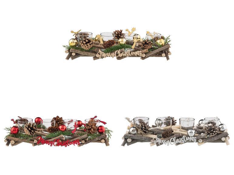 Drei Teelichthalter mit Ästen, Zapfen und dem Schriftzug 'Merry Christmas'