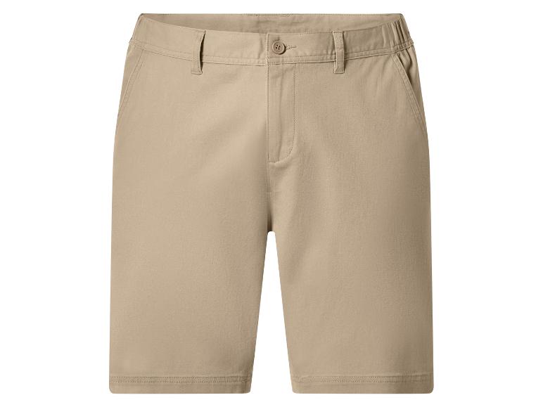 Beige Herren-Shorts mit Knopf und Gürtelschlaufen.