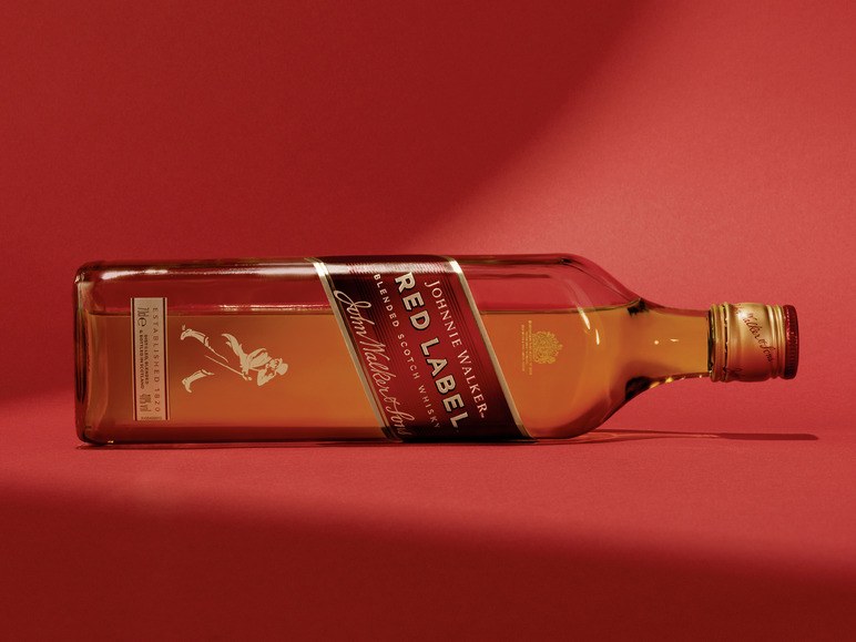 Gehe zu Vollbildansicht: Johnnie Walker Red Label Blended Scotch Whisky 40% Vol - Bild 2