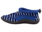 Blaue Wasserschuhe mit Streifen und Anker.