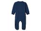 Blauer Baby-Strampler mit langen Ärmeln und bedeckten Füßen.