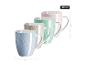 Set aus vier 400ml Tassen in Blau, Beige, Mint und Rosa mit Punktmuster, 10cm hoch, 9cm breit.