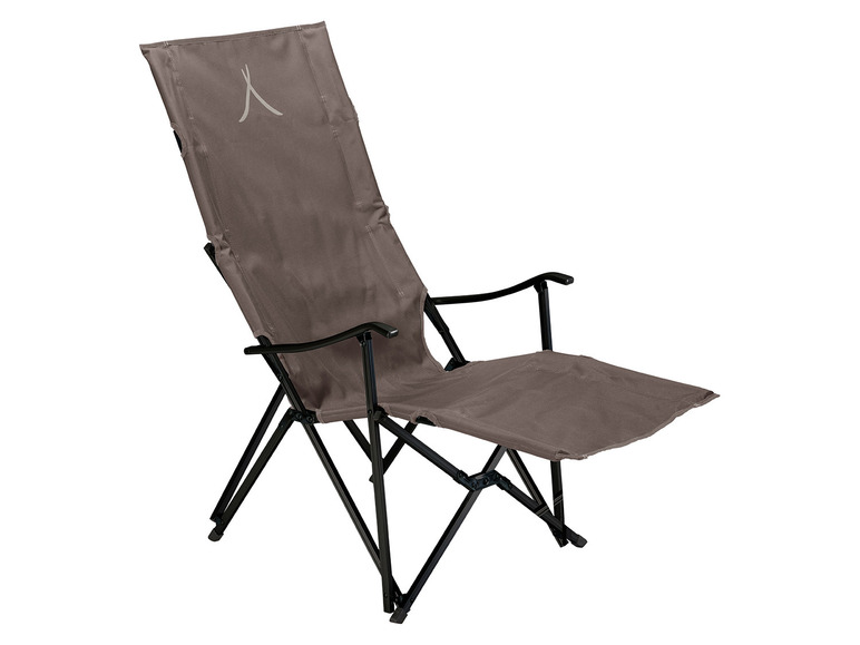 Ein grauer Klappstuhl mit Fußstütze.