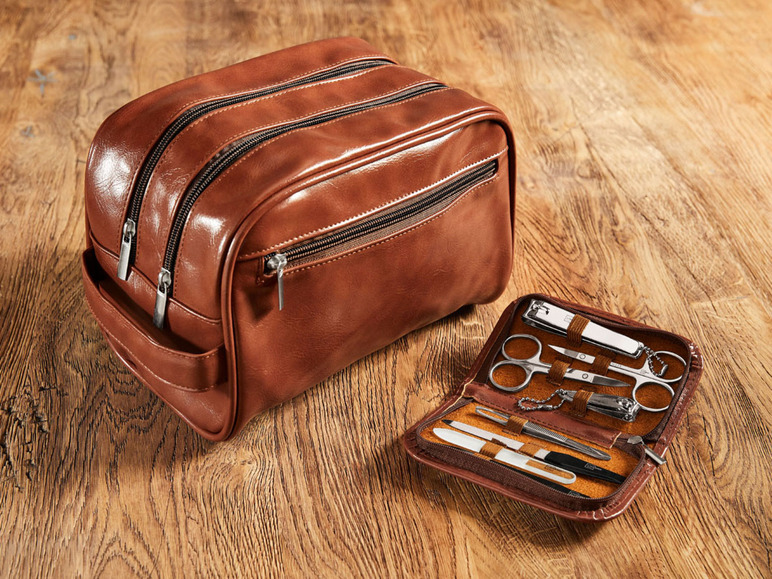 Eine braune Toilettasche mit einem Nagelpflege-Set