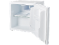Offener weißer Minikühlschrank mit Glasablage und Abtropfschale.