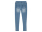 Eine blaue Jeans für Mädchen.