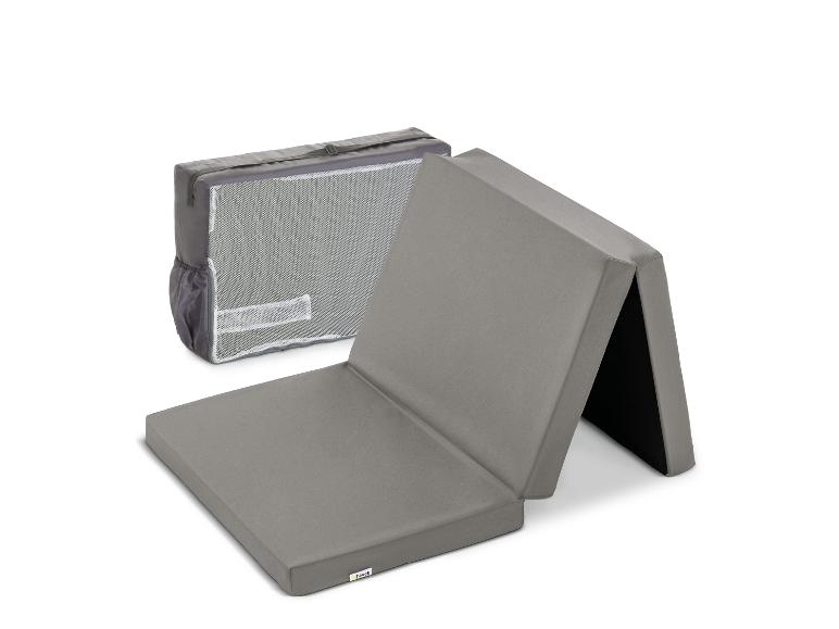 Graue Klappmatratze mit Hauck Tragetasche