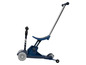 Ein blauer Roller mit Sitz und Schiebegriff.
