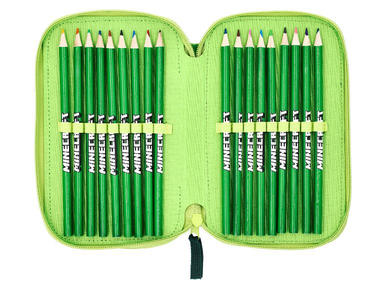 Offenes grünes Federmäppchen mit 20 grünen Bleistiften, jeder mit pixeligem Textdesign.