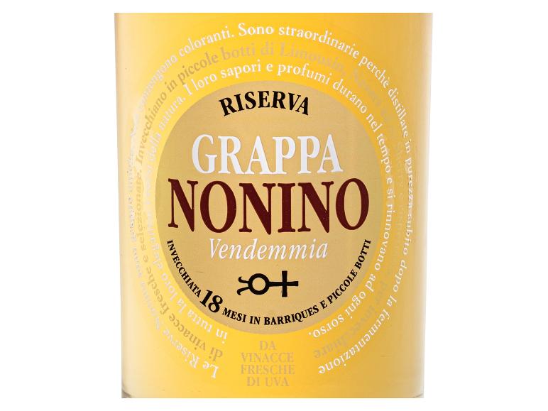 Flasche Grappa Nonino Riserva Vendemmia, 18 Monate in Fässern gereift.