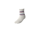 Weiße Socke mit lila, rosa und hellblauen Streifen.