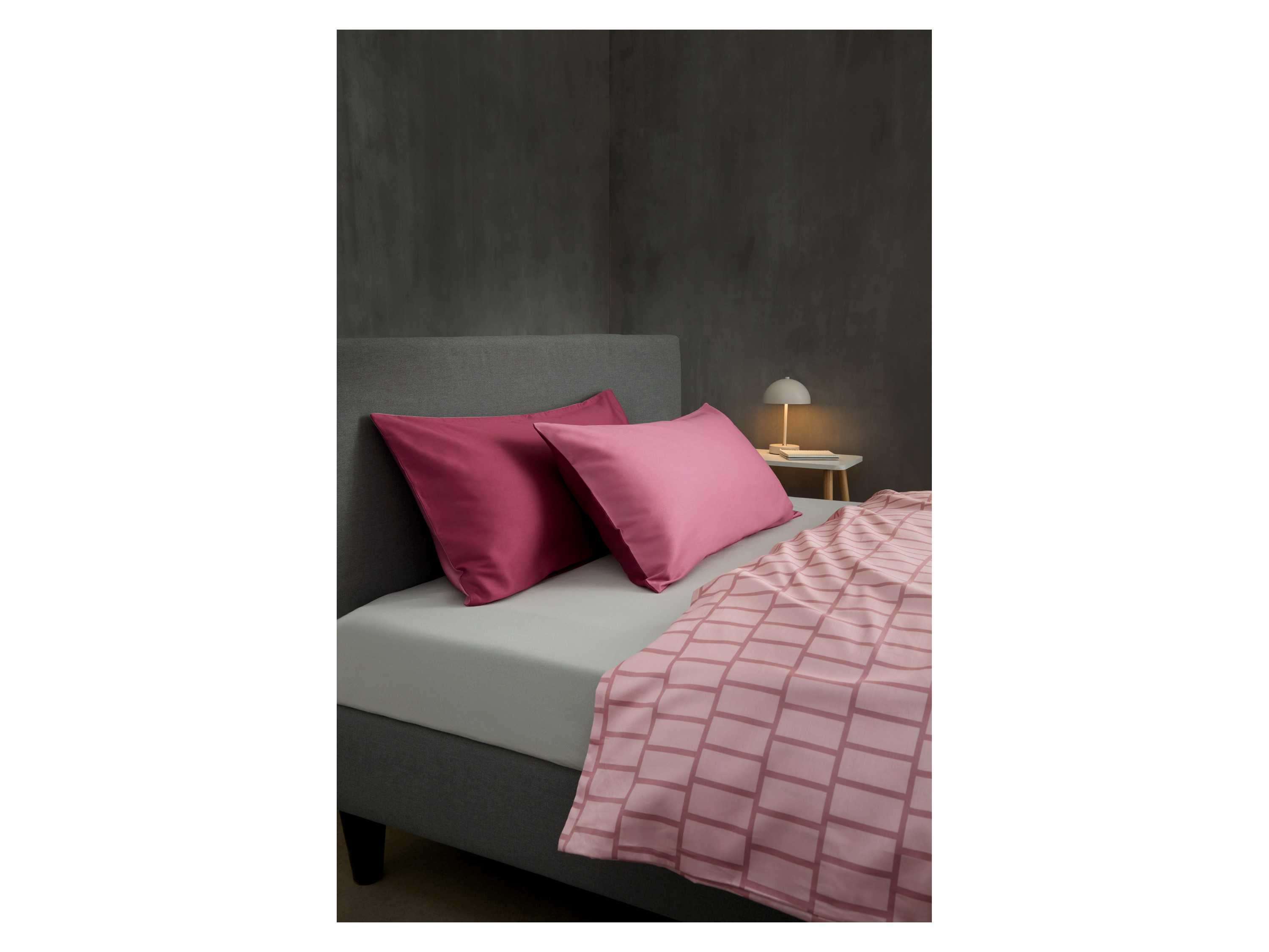 LOOKS BY WOLFGANG JOOP Kissenbezug Satin, 40 x 80 cm (Beere) – Bild 2 von 2