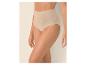 Frau in nahtlosem beigem High-Waist-Slip, Seitenansicht.