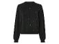 Schwarzer Pullover mit Strasssteinen.