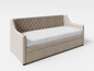 Ein beigefarbenes Schlafsofa mit Knöpfen gepolstert