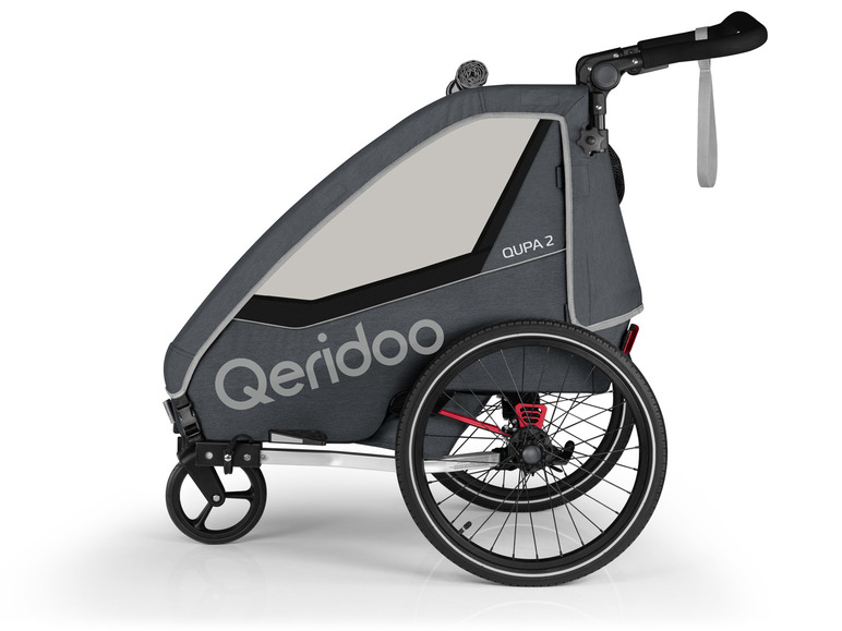 Ein grauer Qeridoo QUPA 2 Fahrradanhänger mit großen Rädern.
