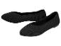 Ein Paar schwarze Stoffballerinas mit runder Spitze.