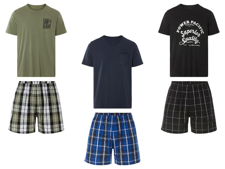 T-Shirts mit kurzen Ärmeln, darunter eines mit Power Pacific-Logo, und karierte Pyjama-Shorts.