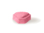 Rosa herzförmiger Kuchen auf einem grauen Untergrund.