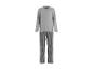Grauer Herren-Schlafanzug mit Langarmshirt und gestreifter Hose.