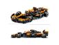 Lego McLaren Formel-1-Rennwagen in Orange und Schwarz, aus zwei Blickwinkeln.