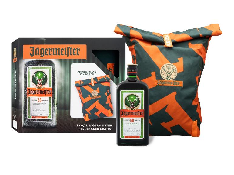 Geschenkset mit einer Flasche Kräuterlikör und einem kostenlosen Rucksack, auf weißem Hintergrund.