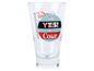 Ein Coca-Cola Glas aus Glas mit der Aufschrift 'Say Yes to Coke'.