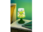Minecraft-Nachttischlampe mit Creeper-Charakter und TNT-Mustern auf einem Nachttisch.