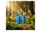 Zwei blaue Walkie-Talkies mit Kinderzeichnungen, in einem sonnigen Wald.