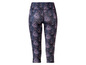 Schwarze Capri-Leggings mit lilafarbenem Muster.